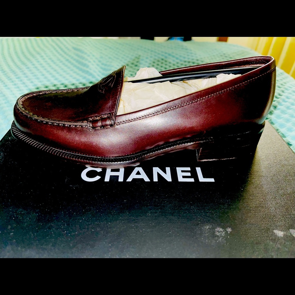 Brown vintage Channel flats size 35.  Never worn.